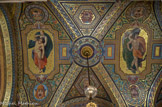 <center>Avant-foyer. </center> A gauche, Artémis et Endymion. A droite, Orphée et Eurydice.