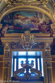 <center>Le grand foyer. </center> A l'entrée centrale, deux glaces de Saint-Gobain.