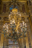 <center>Le grand foyer. </center> Dix lustres, fondus par Lecoq, complètent le décor de cette galerie d'apparat.