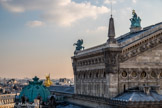 <center>L'opéra Garnier. </center>Vu de la terrasse des Galeries Lafayette. Un des deux « Pégase » d’Eugène Lequesne qui furent très critiqués : « il a pris le toit de l’Opéra pour un hippodrome ! » raillait-on !
