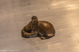 <center>SOURIS</center>Période romaine (64 av.n.è. à 313)
Découverte à Biakhiya (antique Anthédon)
Bronze.