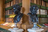 <center>La bibliothèque Mazarine. </center> A gauche, Marc-Aurèle, d'après l'antique XVIIe s. A droite, Septime-Sévère, d'après l'antique XVIIe s.