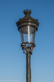 <center> Sur la passerelle des Arts. </center> Les restes des cadenas.