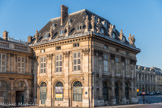<center>L'Institut de France. </center> Un des pavillons carrés.