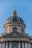 <center>L'Institut de France. </center> La Coupole sous laquelle se tiennent les cérémonies solennelles des cinq académies. À la mort de Le Vau en 1670, François d’Orbay lui succède. C’est lui qui conçoit cette coupole haute de 44 mètres, une coupole circulaire à l’extérieur et en ellipse à l’intérieur.