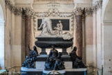 <center>L'Institut de France. </center> Le cénotaphe du cardinal Mazarin par Antoine Coysevox (XVIIe siècle)