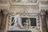 <center>L'Institut de France. </center> Partie supérieure du cénotaphe de Mazarin (réalisée par Antoine Coysevox).