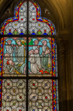 <center>Vitraux de la Sacristie du Chapitre. </center> La châsse de Sainte Geneviève  est vénérée.