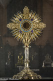 <center>Le Trésor de Notre-Dame. </center> Ostensoir de Sainte-Geneviève. Argent doré, opales, grenats, émaux. P. Poussielgue – Rusand. 1852. Il provient de l'ancienne église du même nom actuellement le Panthéon.