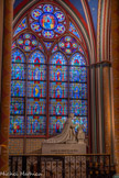 <center>Chapelle de Notre-Dame des sept douleurs.</center>Cénotaphe de Albert de Gondi, duc de Retz, maréchal de France, mort en 1602. Début du 17e siècle. <br>
Vitrail des prophètes et sibylles annonçant la venue d’un règne nouveau par Louis Steinheil et Nicolas Coffetier (1884)
