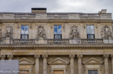 <center>Le Palais Royal.</center> De gauche à droite : « La Science » ; « Le Commerce » ; « L’Agriculture » ; « La Navigation ». Ce sont des œuvres d’Antoine-François Gérard (1760-1843).