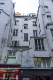 <center>Autour du Palais Royal. </center> Arrière d'une maison semblable à celle de Molière.