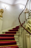 <center>La Comédie Française</center> Escalier avec les bustes de Corneille, Molière, Racine. La Comédie-Française ou Théâtre-Français est une institution culturelle française fondée en 1680 et résidant depuis 1799 salle Richelieu au cœur du Palais-Royal