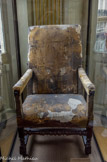 <center>La Comédie Française</center> Le « Fauteuil de Molière » dans lequel il a agonisé alors qu'il interprétait le rôle d'Argan lors d'une représentation de sa dernière pièce Le Malade imaginaire.