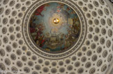 <center>La croisée du transept.</center>La fresque représente l'Apothéose de sainte Geneviève où figurent les rois de France les plus célèbres.