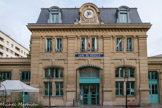 <center>Ancienne gare de Reuilly. </center> En 1853, une concession est accordée à la société de chemin de fer Paris – Strasbourg pour créer et exploiter la ligne Vincennes Bastille qui fut ouverte au public le 22 septembre 1859. À son ouverture, la ligne ne comptait comme unique gare celle de la Bastille. Une autre station, la gare de Reuilly, a été créé en 1897, de style Mansart.
Après la désaffection de la ligne 1970, le bâtiment voyageurs de l’ancienne gare de Reuilly a été conservé et réhabilité. Il abrite depuis l’été 2007 le carrefour des associations parisiennes et la maison des associations du 12e arrondissement.
