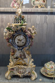 <center>Manufacture de Sèvres</center>PENDULE. Manufacture de Meissen. Porcelaine dure Saxe, Allemagne Vers 1760