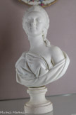 <center>Manufacture de Sèvres</center>BUSTE DE MADAME DU BARRY (1793-1793) Manufacture royale de Sèvres. Modèle : Augustin Pajou (1730-1809).
La comtesse du Barry fut la dernière maîtresse de Louis XV, de 1768 à 1774.
Biscuit de porcelaine tendre Sèvres, Hauts-de-Seine. Date du modèle : 1771