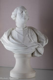<center>Manufacture de Sèvres</center>BUSTE DU ROI LOUIS XV (1710-1774)
Manufacture royale de Sèvres Modèle : Jean-Baptiste II Le Moyne (1704-1778). Biscuit de porcelaine tendre. Sèvres, Hauts-de-Seine Vers 1760.