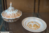 <center>Manufacture de Sèvres</center>Marseille, manufacture de Fauchier. Vers 1750. Terrine à décor de broderie, en jaune.