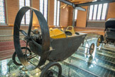 <center>Musée des Arts et Métiers.</center> L’« Hélica », voiture à hélice de Leyat, 1921.
L’ingénieur Leyat tente, en 192.1, d’appliquer à son «Hélica» le principe de la propulsion par hélice, héritée de l’aviation. Mais malgré des performances intéressantes - un bon 70 km/h rapidement atteint - , l’« Hélica » n’aura pas de descendance, notamment à cause de la gêne provoquée par le vent sur les passagers.