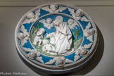 <center>Manufacture de Sèvres</center> Nativité. Bas-relief. Ecole d'Andrea Della Robbia (1435-1505). Terre cuite émaillée. Florence. Vers 1500.