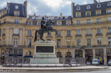 <center>Place des Victoires.</center>La statue que nous voyons aujourd'hui est une œuvre de Bosio (1822).