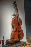 <center>Le Musée de la Musique.</center>Octobasse. Jean-Baptiste Vuillaume (1798-1875). Paris Vers 1850
Cet instrument gigantesque ne descend que d’une tierce au-dessous de la contrebasse mais a un son beaucoup plus puissant.
Présenté à l’Exposition universelle de 1855, il reçoit les éloges de Berlioz.