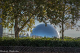 <center>Parc de la Villette </center> La Géode. Construite par les architectes Adrien Fainsilber et Gérard Chamayou, elle fut inaugurée le 6 mai 1985 par le président de la République François Mitterrand.