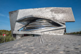 <center>Philharmonie de Paris</center> Jean Nouvel s'est entouré de Brigitte Métra comme architecte associée pour la salle de concert, des acousticiens Marshall Day Acoustics (conception acoustique de la salle), Nagata Acoustics (conseil de l'architecte et essais sur maquette)5 et Studio DAP pour l'acoustique du bâtiment. Les Ateliers Jean Nouvel se sont entourés de Jacques Le Marquet et ducks scéno pour la scénographie de la salle.