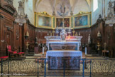 <center>Eglise Notre Dame de la Major. </center>Au premier plan, ancien banc d'œuvre de la confrérie de Saint-Véran (patron des bergers) de 1852 avec remploi de panneaux plus anciens (vers 1760) servant maintenant d'autel de célébration, inscrit au titre objet des monuments historiques depuis le 30 mars 1981, panneau central représentant Saint-Véran domestiquant la Coulobre, à gauche une allégorie du Christ en Bon Pasteur, à droite un berger en costume du XVIIIe siècle. Sur les côtés, 2 reliquaires en bois doré du XIXe siècle: celui des saints Côme et Damien, patrons des chirurgiens, et celui de sainte Rusticule ou Marcia d'Arles, supérieure du couvent de moniales de Saint-Césaire, 2 statues en bois: côté gauche Saint-Martin, simplement cirée, par le sculpteur avignonnais Cournaud ; côté droit statue-reliquaire polychrome représentant St Véran soumettant la Coulobre.