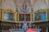 <center>Eglise Notre Dame de la Major. </center>Le retable est domposé de trois tableaux du XVIIIe siècle, de l'atelier avignonnais Parrocel, représentant, de gauche à droite, l’Annonciation, la Présentation au Temple et la Visitation