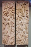 <center>Diptyque des Muses. Ve siècle apr. J. -C. Provenance inconnue. Ivoire d'éléphant</center>Ces deux panneaux ont été sculptés dans une seule et même défense d'éléphant. Les personnages féminins sont des Muses, représentées en compagnie d'hommes de sciences ou de lettrés qu'elles inspirent. Par exemple, la figure tenant une flûte dans la main gauche est Euterpe, la Muse de la musique. A coté d'elle, se tient le poète lyrique Anacréon ou peut-être Solon. Cependant, l'identification des Muses n'est pas toujours assurée, certains attributs étant absents. L'iconographie de ce diptyque est très commune et témoigne de l'attachement à la culture grecque dans cette période avancée l'empire.