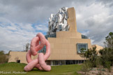 <center>Arles : Luma.</center>Sculpture inédite « Krauses Gekröse » de Franz West. De couleur rose et de treize mètres de haut elle est installée au sol dans le jardin. La sculpture n’a jamais été installée auparavant dans toute sa hauteur, elle n’a été montée qu’une seule fois dans l’atelier de l’artiste, à même le sol. C'est donc la première fois que l’on peut apprécier cette pièce telle qu’elle a été imaginée par l’artiste.