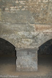 <center>Les cryptoportiques. </center> Un des piliers rectangulaires.
