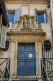 <center>L'église Saint-Anne. </center> Porte latérale de l'église Ste Anne, impasse Balze.