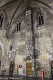 <center>L'église des Dominicains. </center> La façade ouest divisée en deux parties par une tour d'escalier hexagonale qui donne accès à la tribune et à la toiture où s'élèvait autrefois un clocher-arcade. De part et d'autres de la tourelle se trouvaient des portes l'une au nord pour les fidèles, l'autre au sud pour les frères.