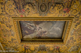 <center>L'archevêché. </center> Le plafond de l’ancienne salle de bain des évêques.