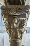 <center>Galerie Est</center>La Tentation du Christ. Le Christ, dont la tête est auréolée du nimbe crucifère, tenant l'Évangile dans la main droite, fait face un petit démon dont la tête est surmontée de flammes, sur le modèle des statues antiques d'Apollon, comme le diable de Saint-Paul-de-Mausole.