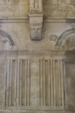 <center>Galerie Ouest</center>Tête d'homme échevelée et barbue.