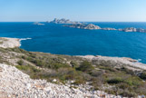 <center><center>Les îles.</center></center>Le capelan, à gauche l'îlot de la Mounine. Au fond devant Riou, le petit Congloué. A sa gauche, le grand Conglué derrière l'île plane.