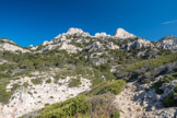 <center>Sentier de la douane</center>Rocher des Goudes, les Lames, le pas de la Demi-Lune et Roc Saint-Michel. Complétement à droite, la Tête de la Mounine.