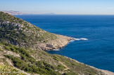 <center><center>La vigie. </center></center>Vue de la vigie. Sentier de la douane, îlot de la Mounine. Tout au fond le cap Sicié.