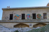 <center><center>La vigie. </center></center>Aujourd'hui, des travaux de réhabilitation et de sécurisation sont en cours, financés par le Parc national des Calanques et le Conseil départemental. En lançant ce chantier, le parc des Calanques a pour projet d’y installer une vigie avant d’en faire, s’il trouve un financement, son premier vrai lieu d’accueil au public.
