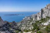 <center>Col de la lèbre.</center>On aperçoit la calanque de Marseilleveyre au centre.