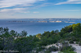 <center>Les îles du Frioul.</center>A gauche Pomègues et à droite Ratonneau, reliée par la digue Berry qui a été construite dès 1822 sous Louis XVIII. Elle a été nommée ainsi en souvenir du duc de Berry, assassiné en 1820 par Louvel. Devant, le château d'If.