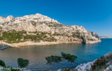 <center><center>Calanque de Morgiou.</center></center>Le crêt st Michel, qui se termine par le cap de Sugiton. Sur son sommet, le belvedere, le massif du Puget, la Grande Candelle, les falaises du Devenson, Castelvieil, le Cap Canaille et le bec de l'Aigle.