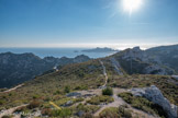 <center>Vue du col de Lun.</center>Sentier qui descend au col de Sormiou.