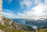 <center>Le Baou Rond.</center>Calanque de Sormiou, crête de Sormiou,  île  Riou.
