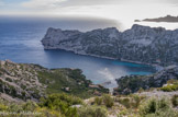 <center>Le Baou Rond.</center>Calanque de Sormiou, pointe de la Buse, crête de Sormiou, cap Redon, bec de Sormiou, île  Riou.